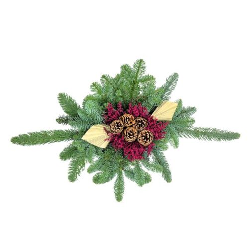 Gravsmyckning med dekorativa blommor och grönska