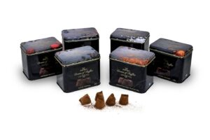 Bild på 6 askar premium svensk chokladtryfflar.